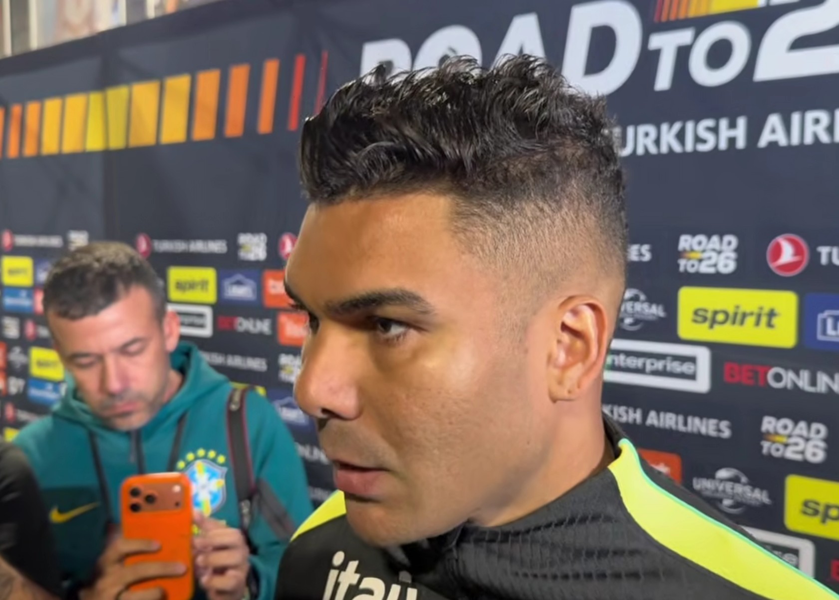 卡塞米罗：球迷高呼内马尔的名字？征不征召他不是我能决定的