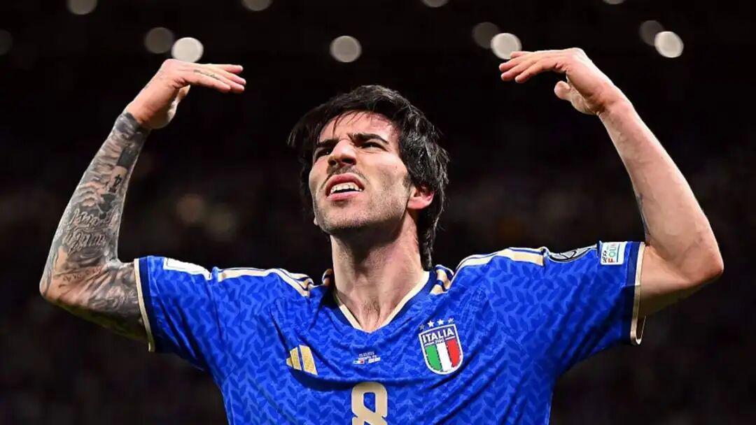 托纳利“托起”意大利，三大中锋各助球队拿到半张世界杯门票