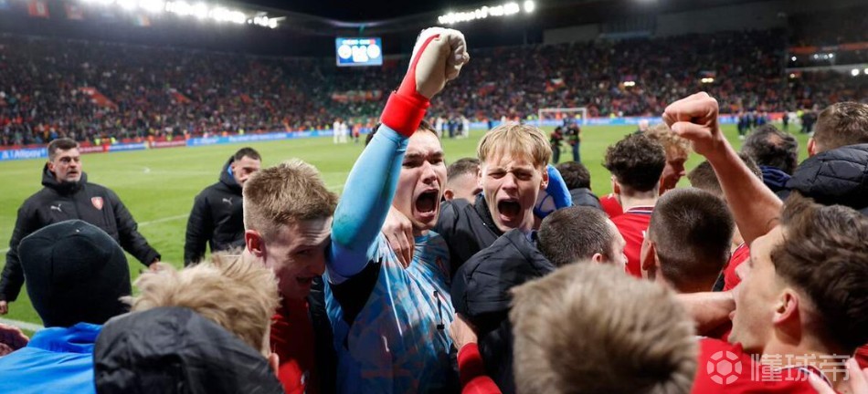 完成救赎，捷克门将科瓦日比赛中不慎乌龙随后点球大战两扑点救主