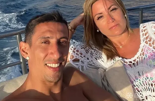 被记者造谣，迪马利亚夫妇曝光其电话：你想出名是吧？傻*