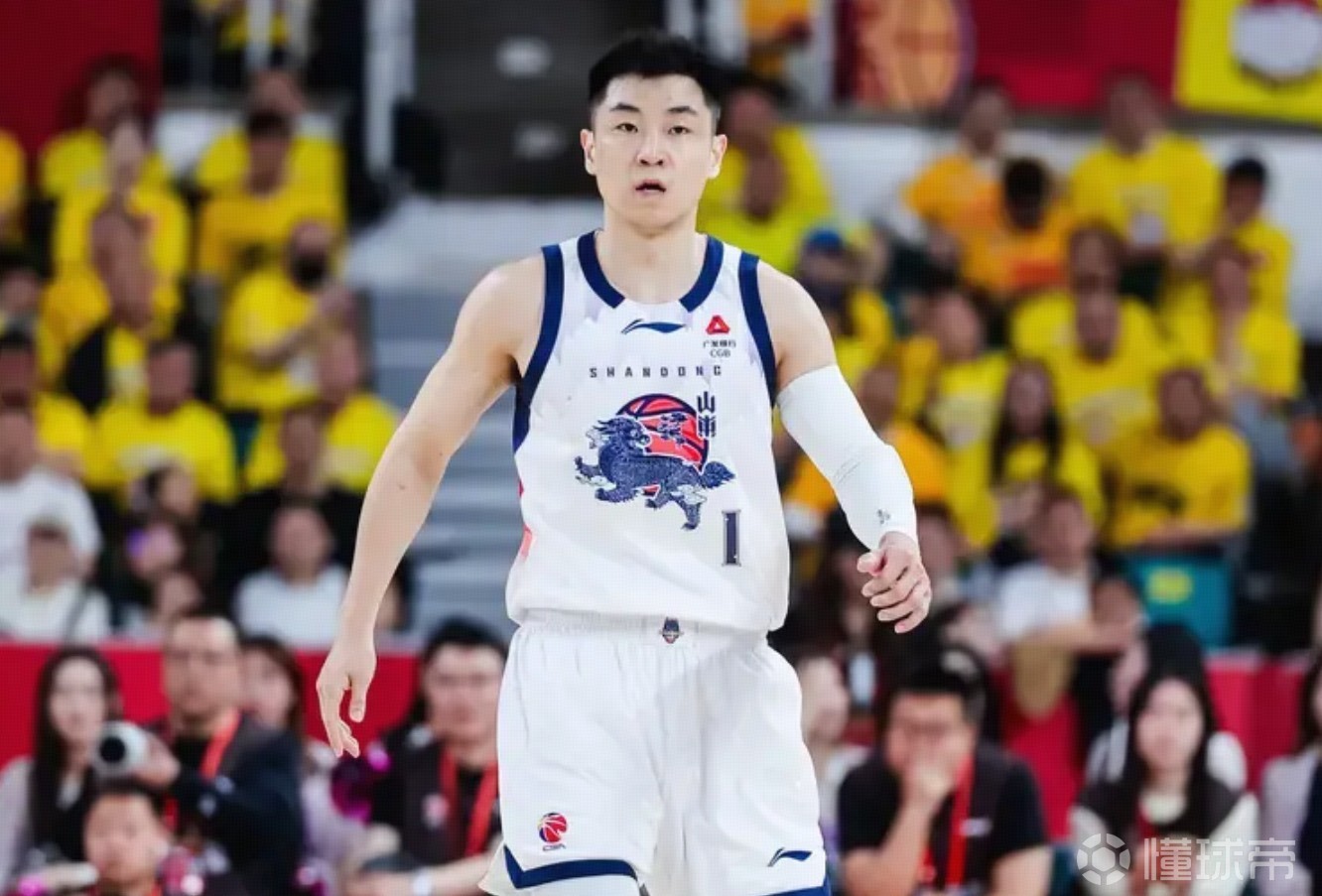 太铁了...高诗岩登场23分钟得到1分2板3失误4助攻5犯规