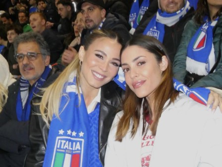 孕期中的卡里乌斯妻子现场为意大利助威，主队进球后跃起庆祝