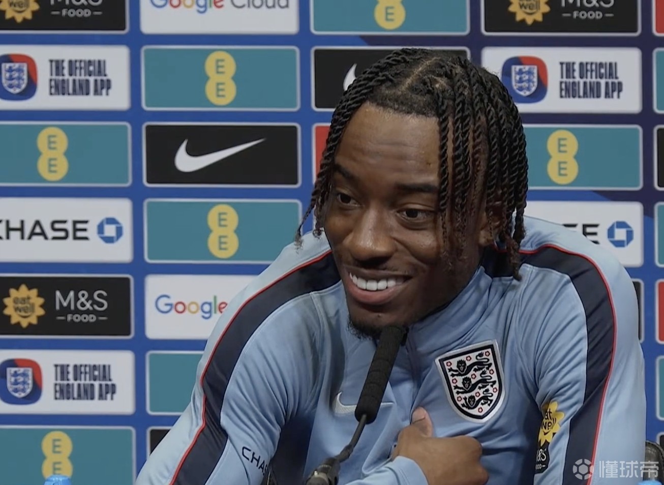 马杜埃凯：塔帅和图赫尔都是世界最佳教练；手腕只是轻微扭伤