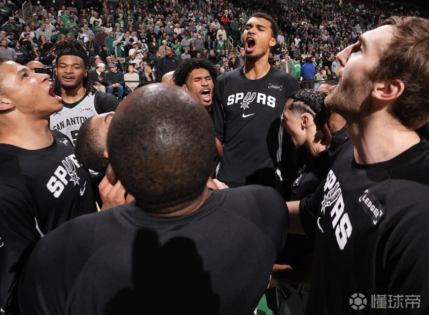 尼克-杨：马刺像上赛季的火箭，年轻缺乏经验会在季后赛被痛揍