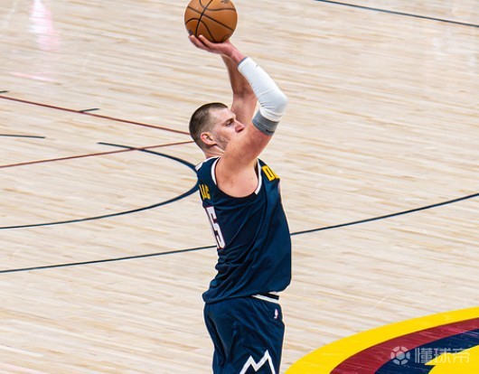 取生涯第195次三双，约基奇四天三赛狂砍79分53板48助