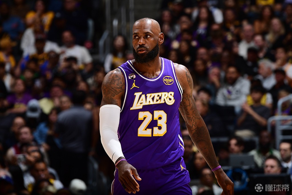 甘当绿叶，詹姆斯11投5中拿下14分6板8助攻，正负值+19