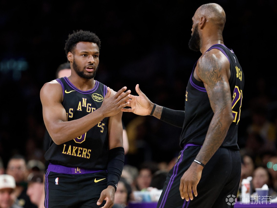 这是41岁？布朗尼：上次跟我爸在家单挑，他直接把篮板扣碎了