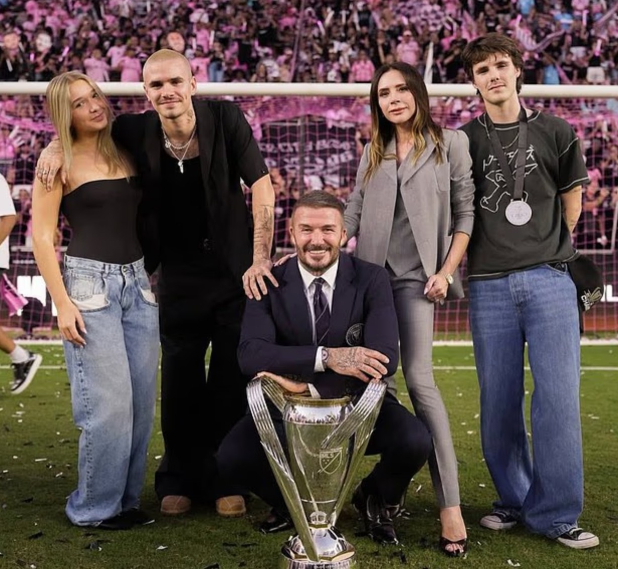 贝克汉姆：孩子们问我封爵后会不会多一些特权，我说想都别想