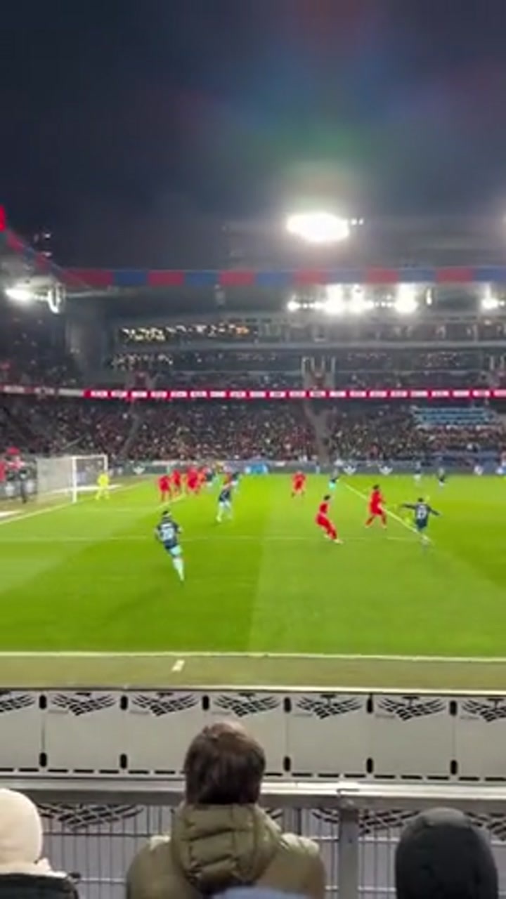 实拍维尔茨轰出世界波直挂球门死角