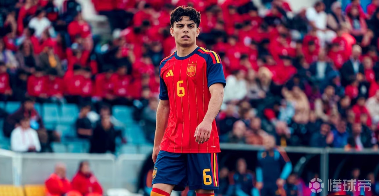 阿斯：埃斯帕特在西班牙U19踢中场表现出色，是巴萨又一瑰宝