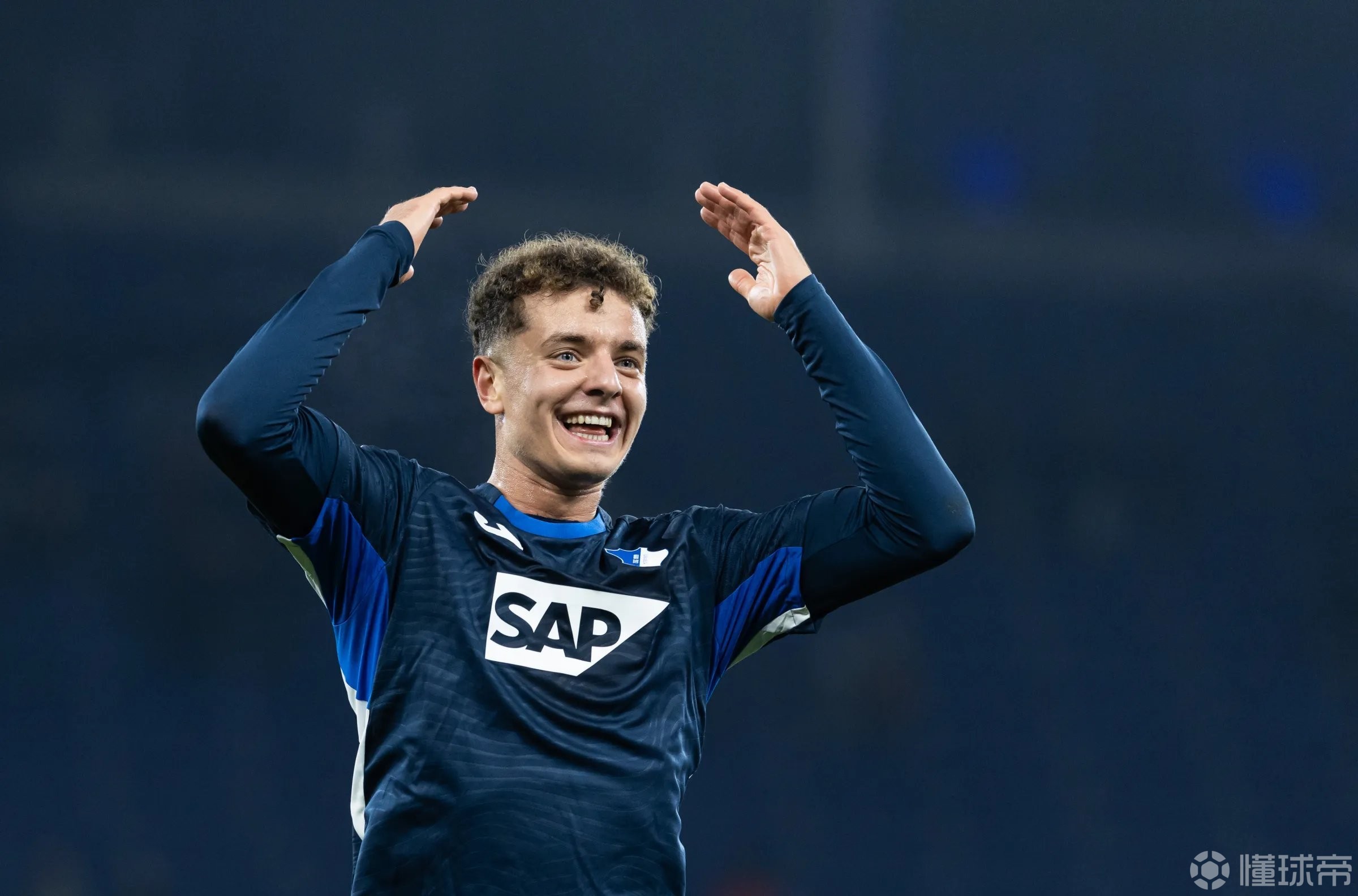 经纪人确认：确实在与巴萨就霍村前锋阿斯拉尼的转会进行接触