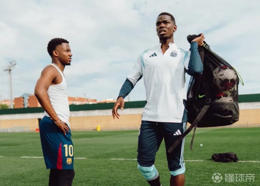 找状态，博格巴身着阿根廷球衣和法蒂在巴萨基地训练