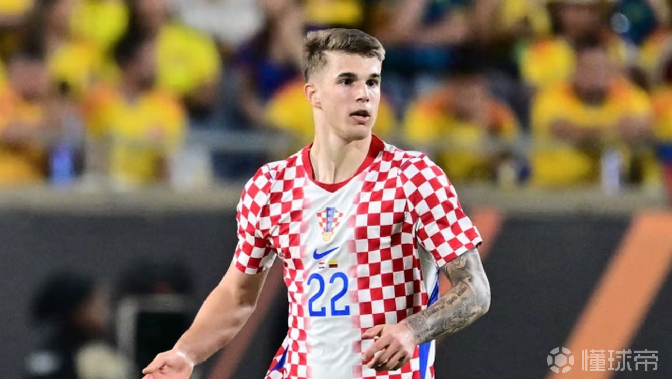 阿斯：中卫位置是巴萨夏窗B计划，目标是巴斯托尼和小武什