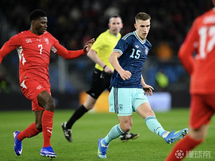 纳帅：施洛特贝克在有球处理时不够专注，但不会因此挨顿狠批