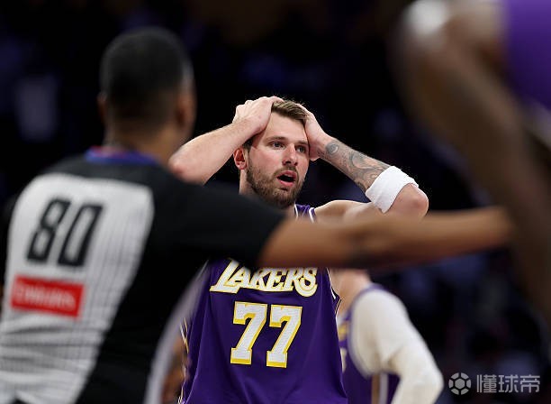 NBA官方：东契奇累计16次技术犯规，处以停薪禁赛一场