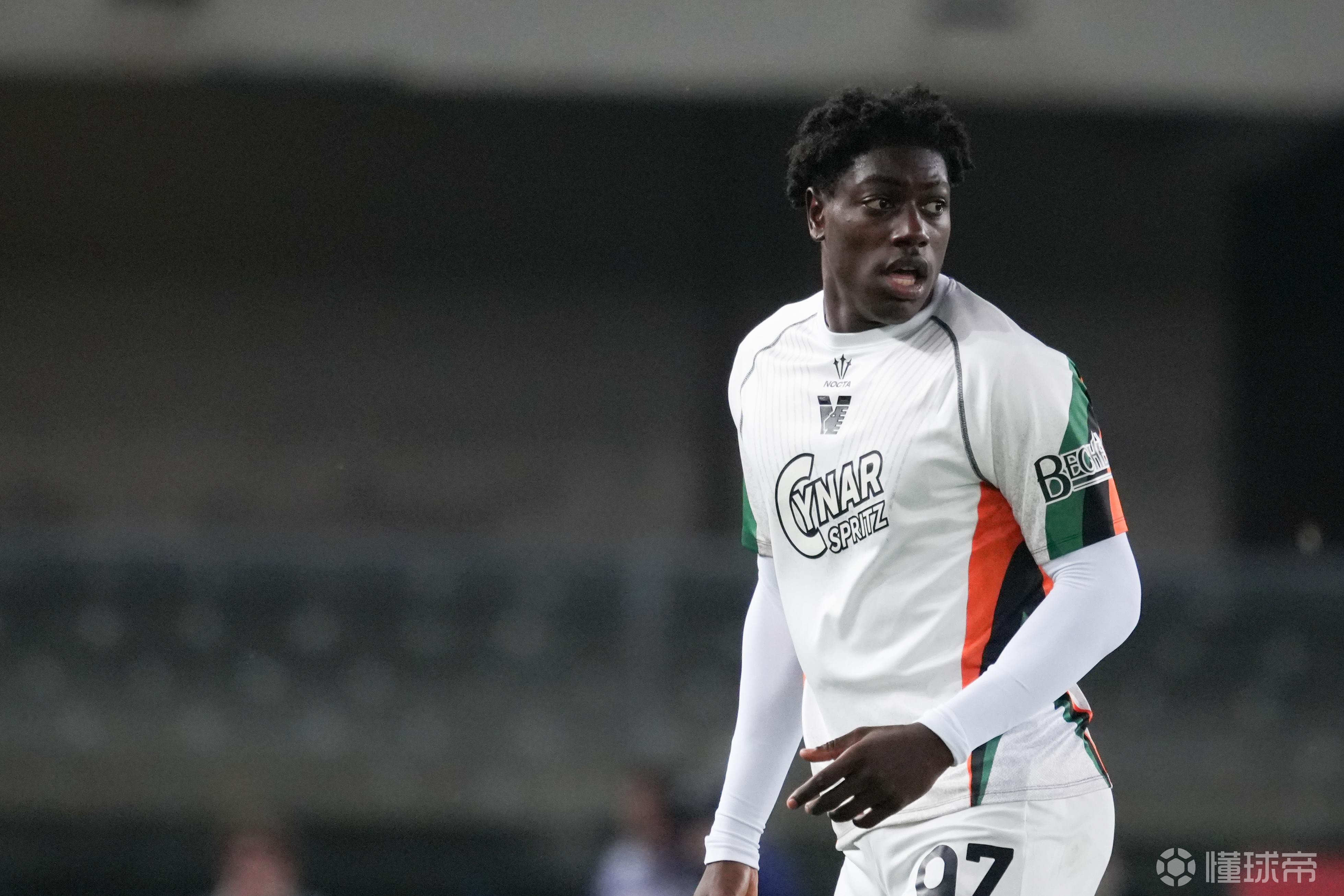 斯基拉：罗马、米兰双雄正在关注22岁威尼斯中场伊萨-敦比亚