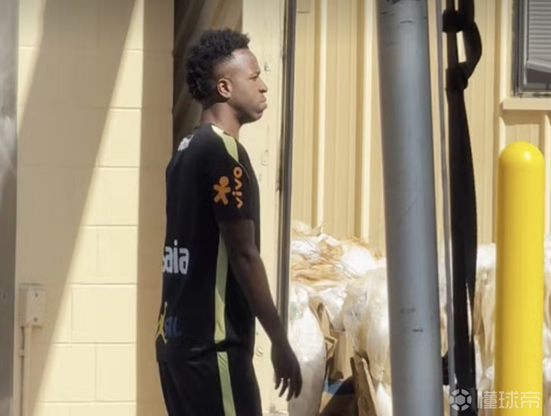 有望出战克罗地亚，巴媒：出于谨慎维尼修斯周六没有参加合练