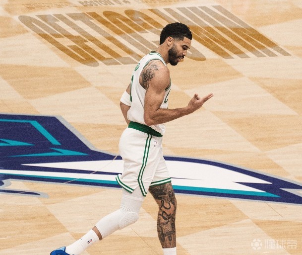 助绿军提前锁定东部前六季后赛席位，塔图姆砍复出后首次30+