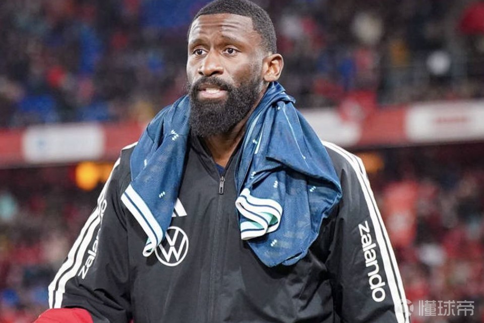 排在施洛特贝克和塔之后，埃芬博格：吕迪格是一个很好的替补