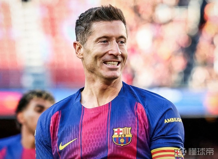 罗马诺：巴萨愿为莱万提供一份为期一年的降薪续约合同