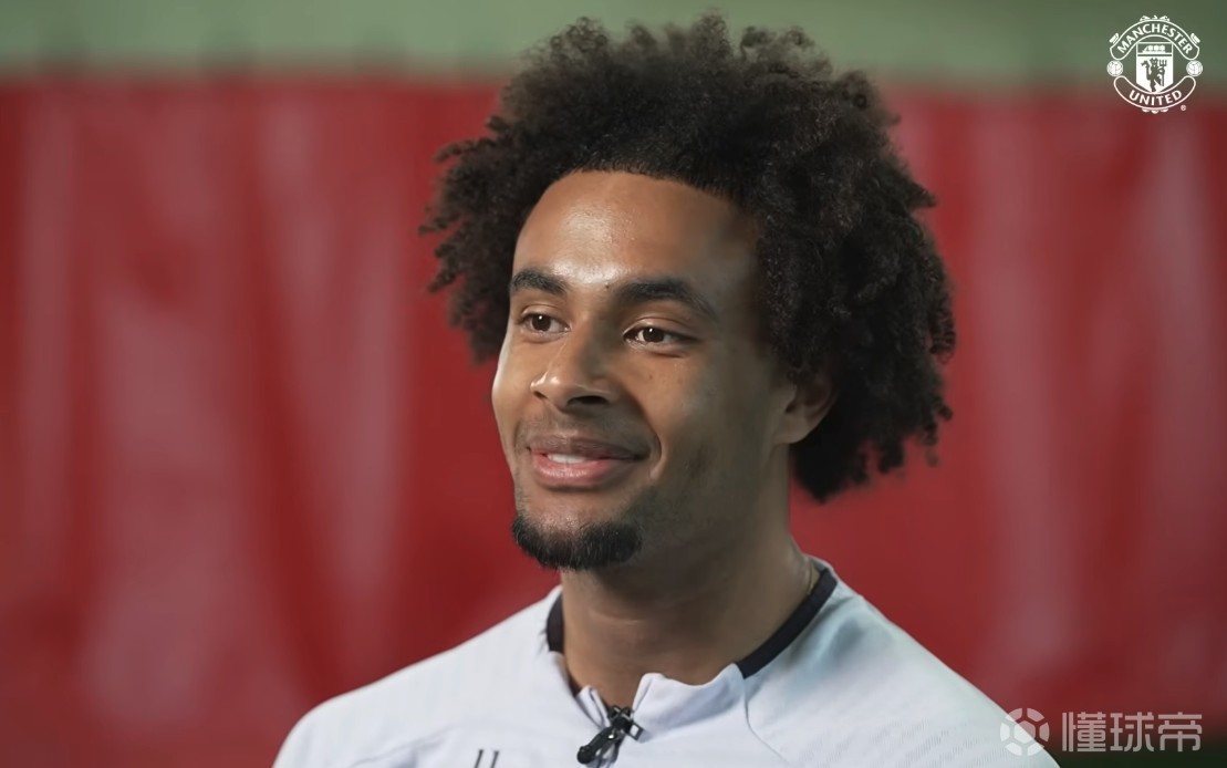 齐尔克泽：我接受队友们的夸奖，我确实会唱歌但唱得并不好