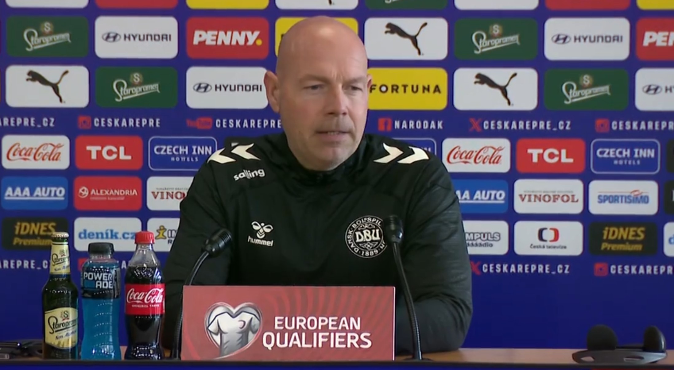 丹麦主帅：捷克的绍切克和希克威胁很大；我派了两名球探刺探军情