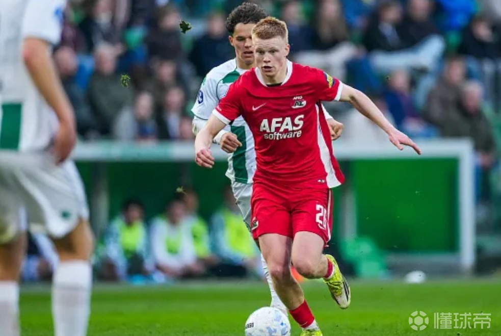 范德法特：斯密特拥有独特的天赋，绝对有潜力成为下一个德容