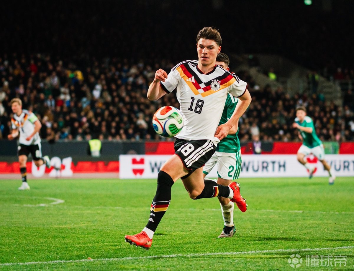 德天空：米兰、那不勒斯等俱乐部有意奥格斯堡中场柯米尔