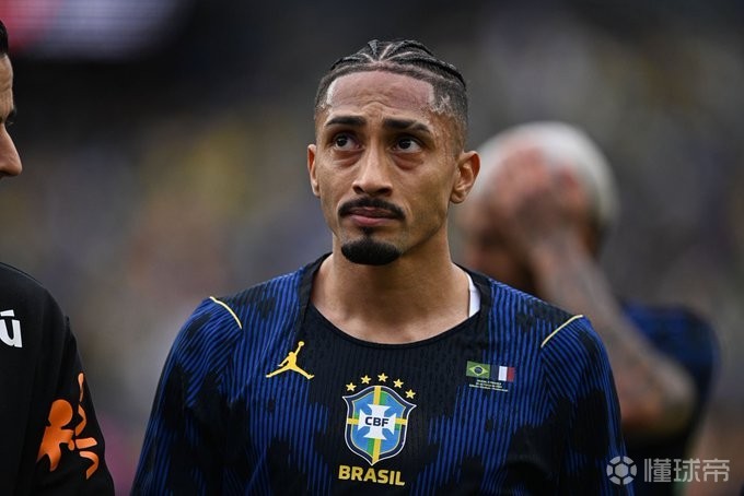 巴媒：拉菲尼亚赛前因疲劳接受治疗，被换下是为避免更大风险