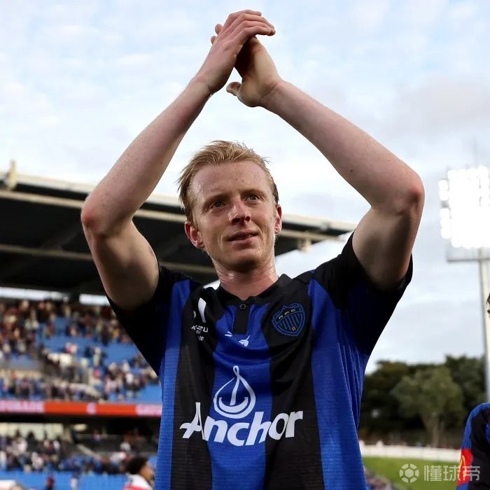 奥克兰FC官方：左后卫德弗里斯预计至少伤缺六周