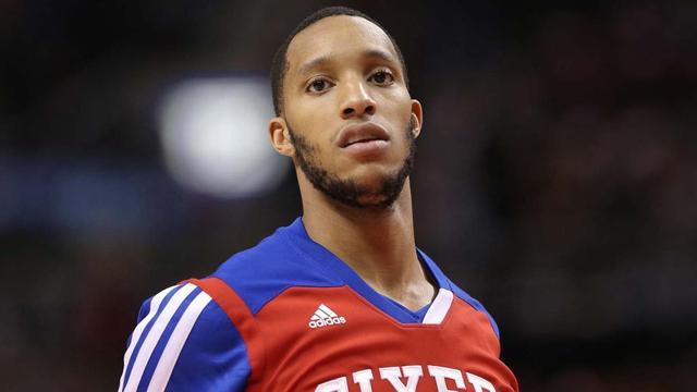 说前榜眼特纳化身NBC名嘴，直播吐槽：我实在受不了费城！