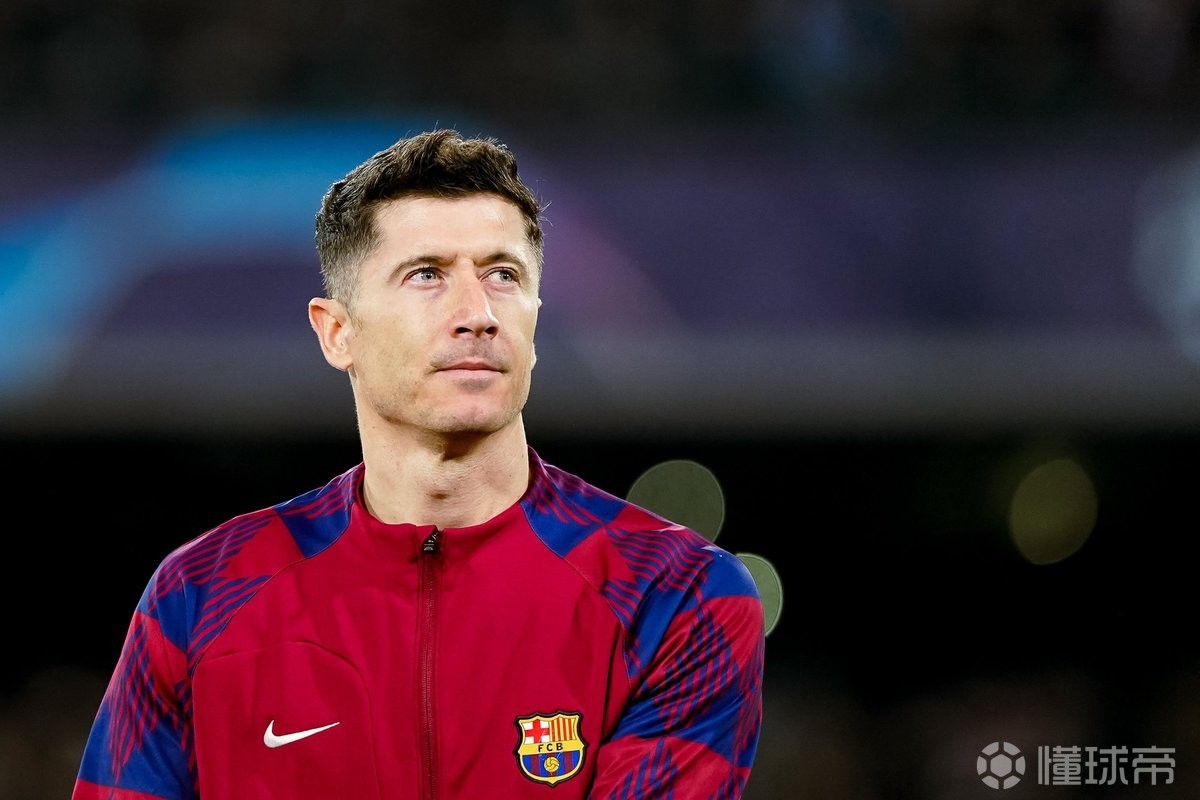 斯基拉：巴萨只给莱万1年合同，年薪降低同时加入奖金条款