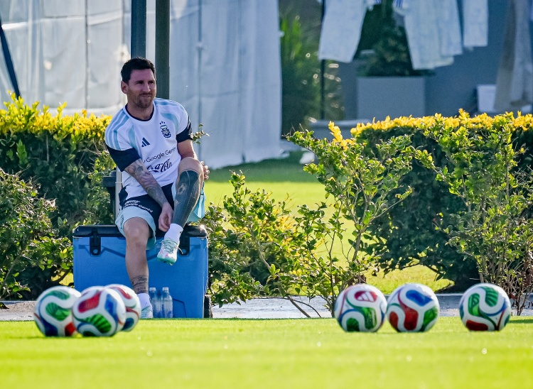 摄影师：这可能是梅西最后一次在阿根廷训练基地训练
