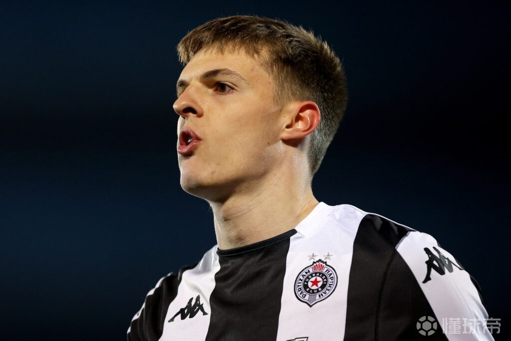 官方：米兰签下贝尔格莱德游击队前锋安德烈-科斯蒂奇