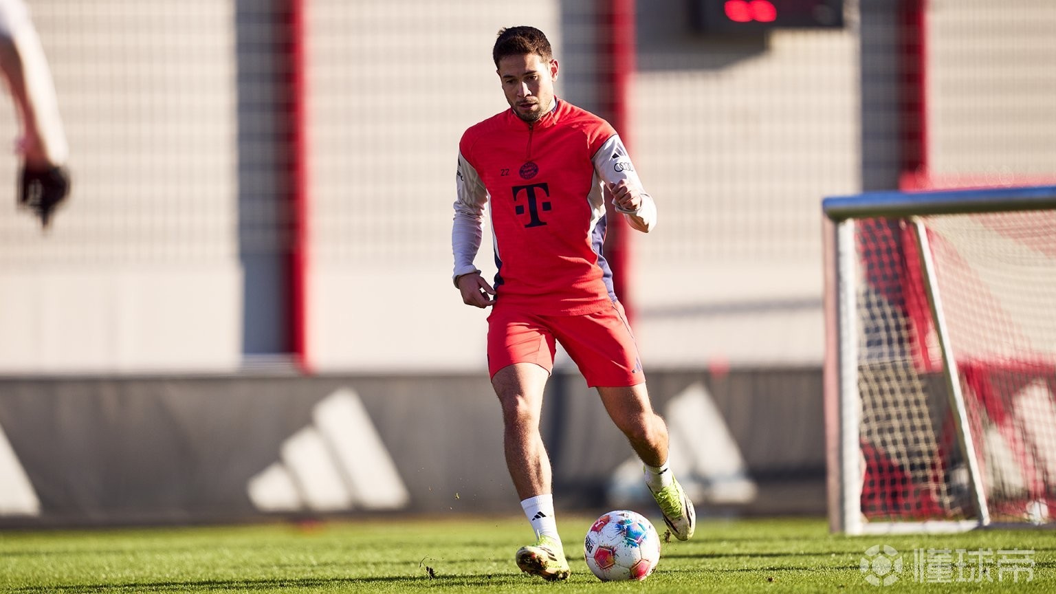 记录报：本菲卡有意免签格雷罗，正在评估其年龄和伤病隐患