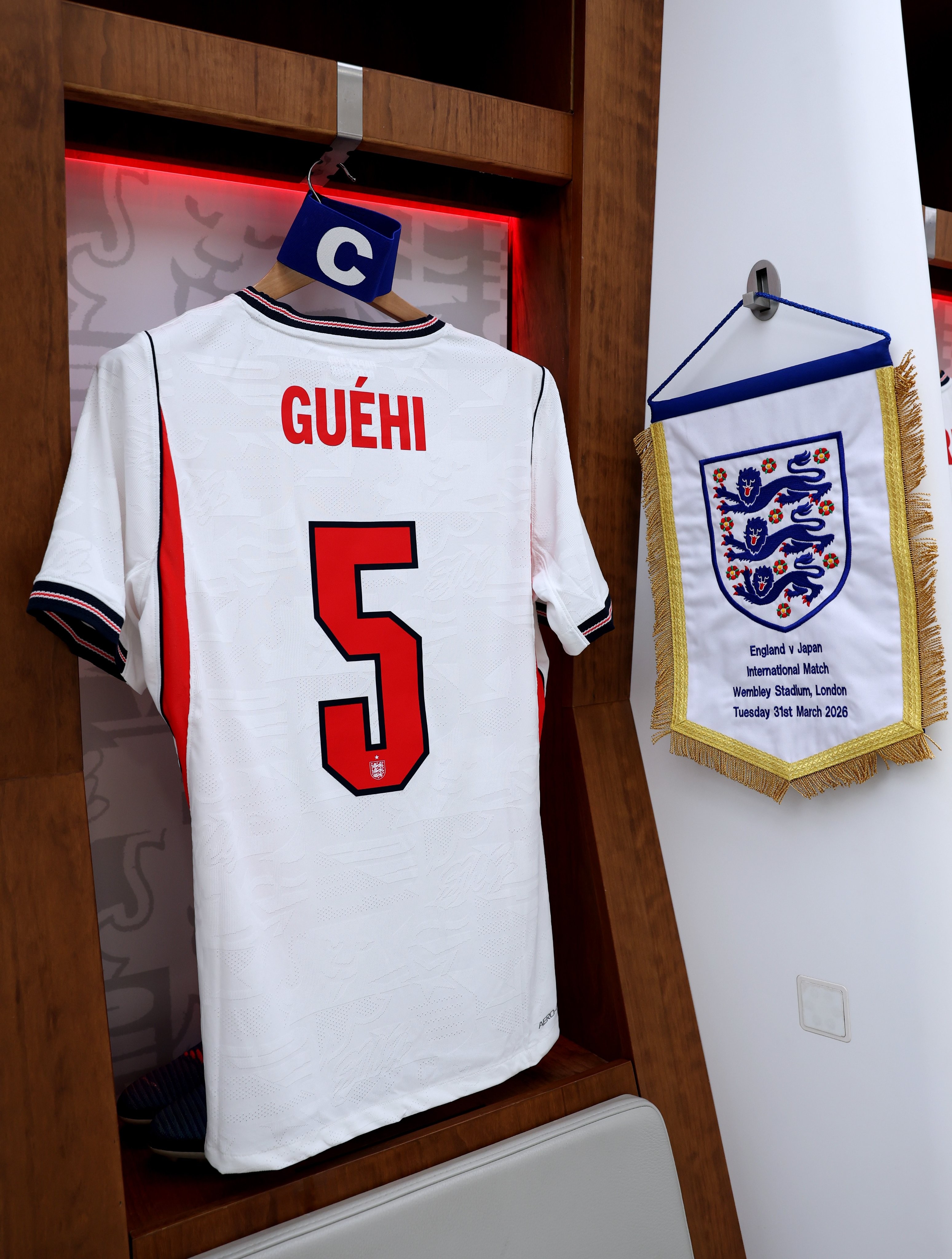 佩戴袖标出战日本，格伊成为英格兰队史第129位场上队长