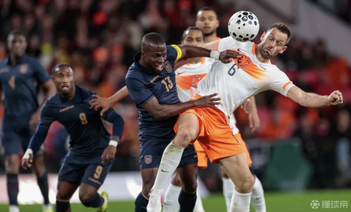 范德法特：德弗赖踢得很一般，他几乎每次遇到对抗就倒地
