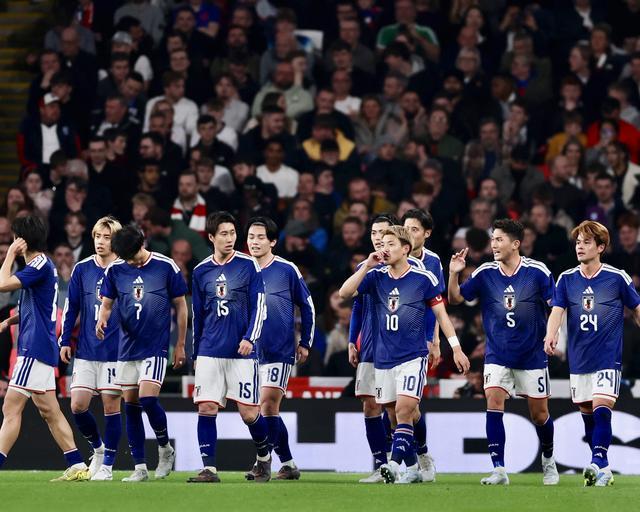 三狮变病猫！英格兰队0-1队史首负日本队，图赫尔实验阵惨遭嘘声