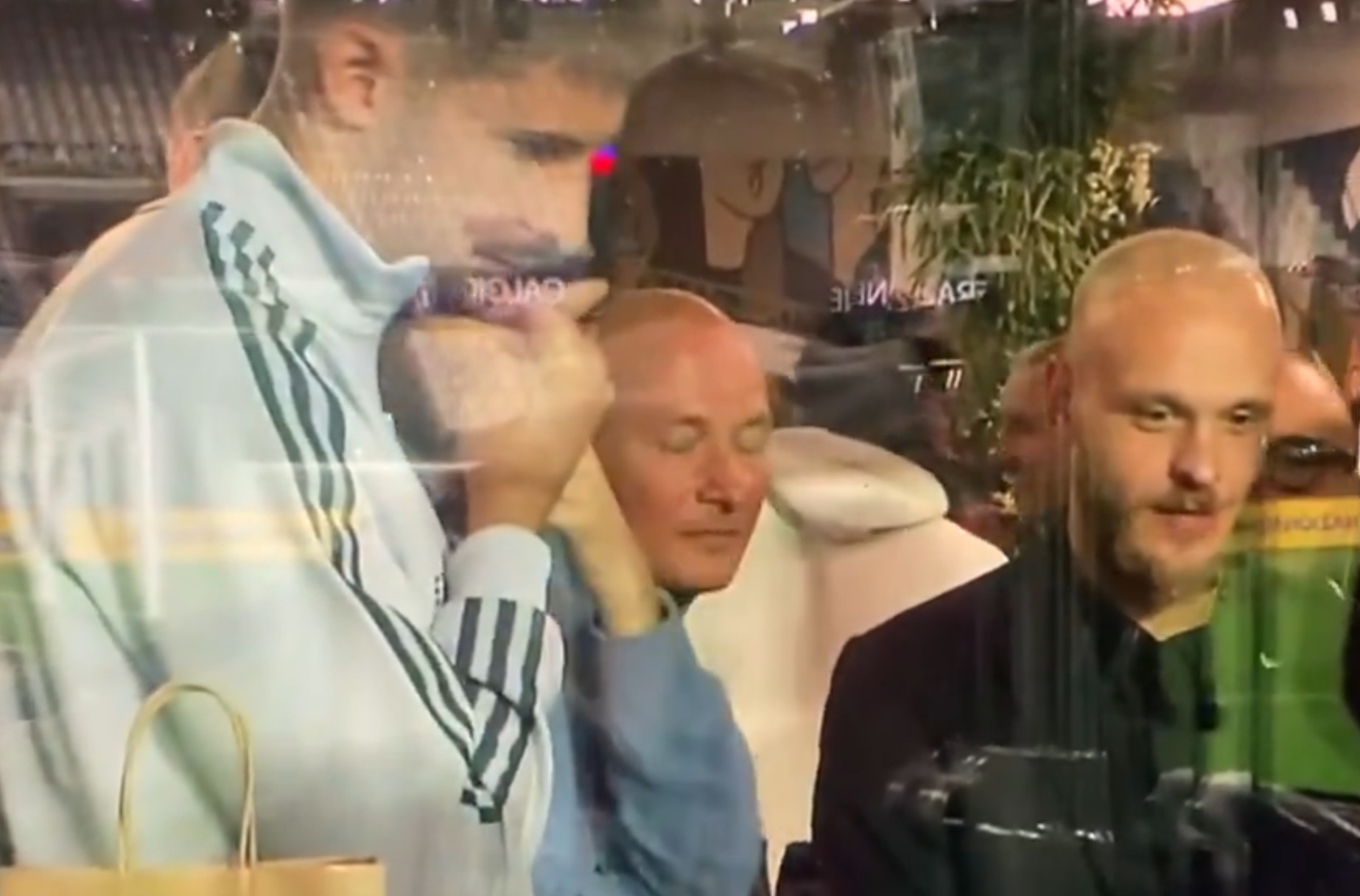 迪马尔科和维卡里奥曾庆祝波黑击败威尔士，如今却被波黑淘汰