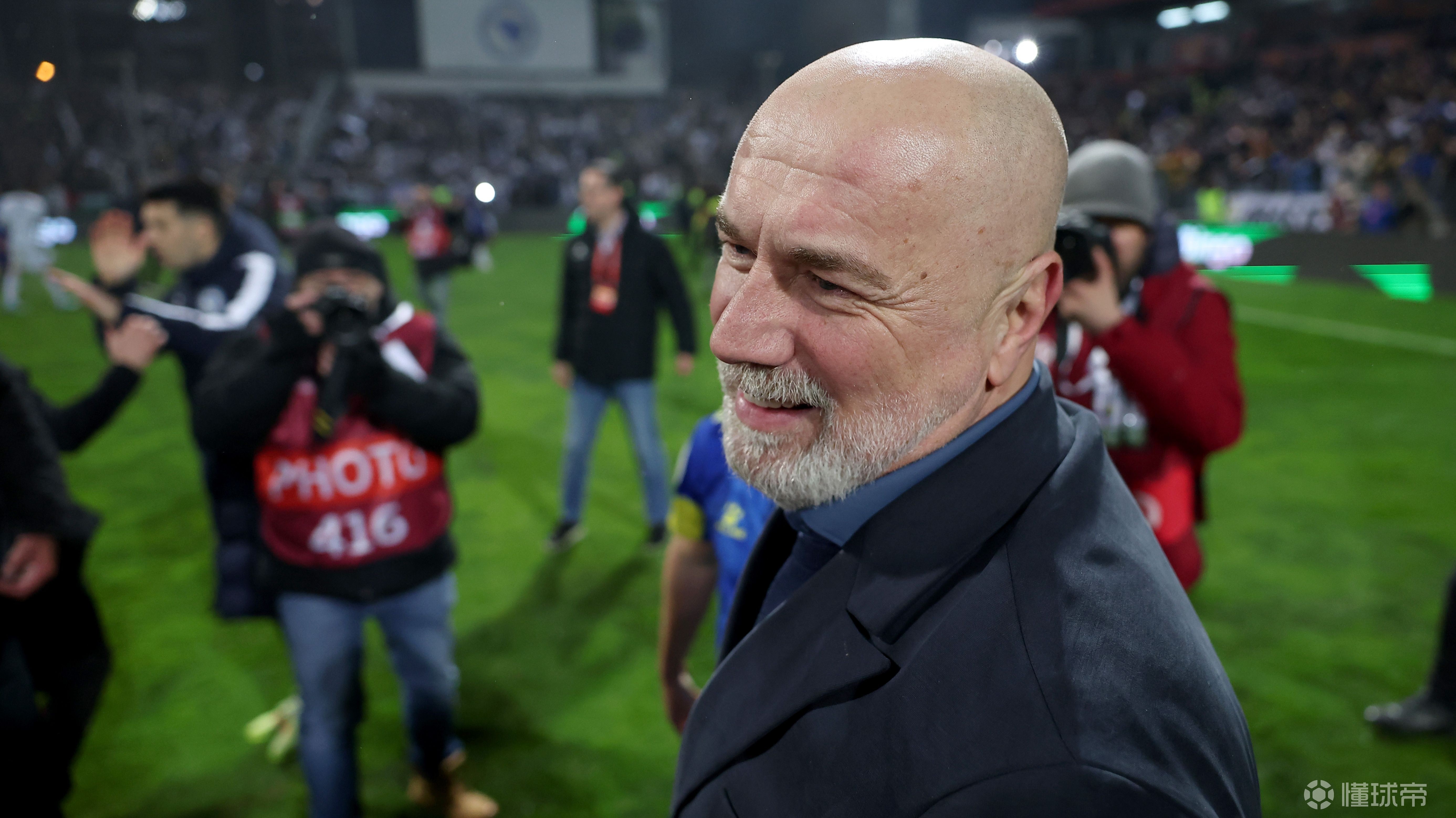 波黑主帅：十人意大利也不好踢；希望哲科康复和我们去世界杯
