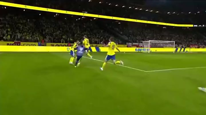 英雄诞生！约克雷斯绝杀晋级世界杯！赛后脱衣狂奔庆祝！