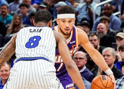 布克谈18000分里程碑：坚持下去，我一直很热爱比赛