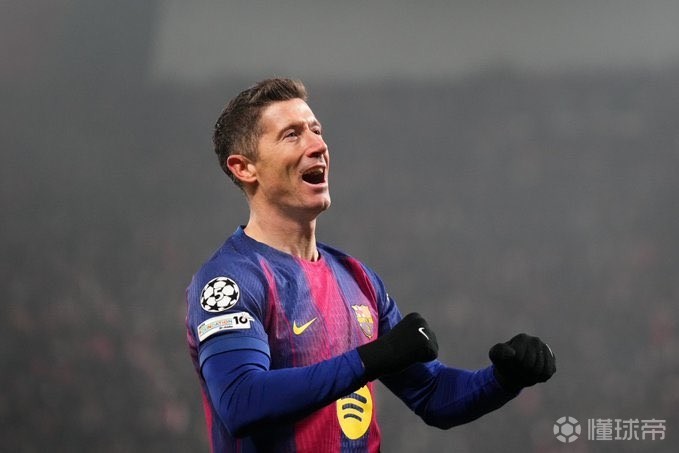 罗马诺：巴萨准备向莱万提供一份减薪的一年合同