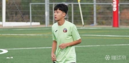 世体：巴萨签下15岁哈萨克斯坦小将门迪卡诺夫