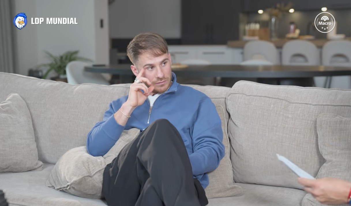 麦卡：女友不在身边时我会看成人片；最懂我的教练是德泽尔比