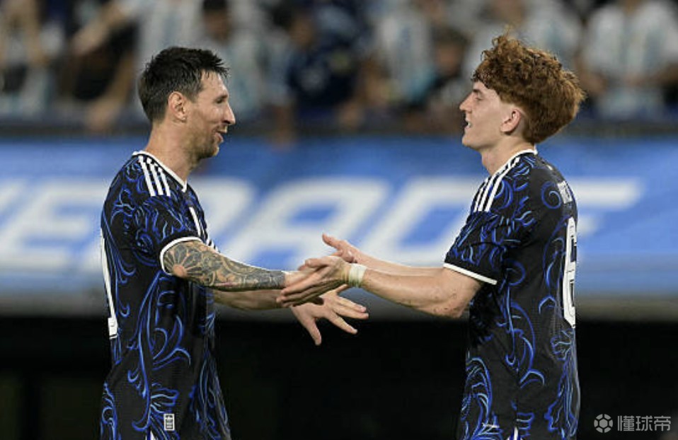 打进国家队首球，巴伦廷-巴尔科：我让所有人在球衣上签了名