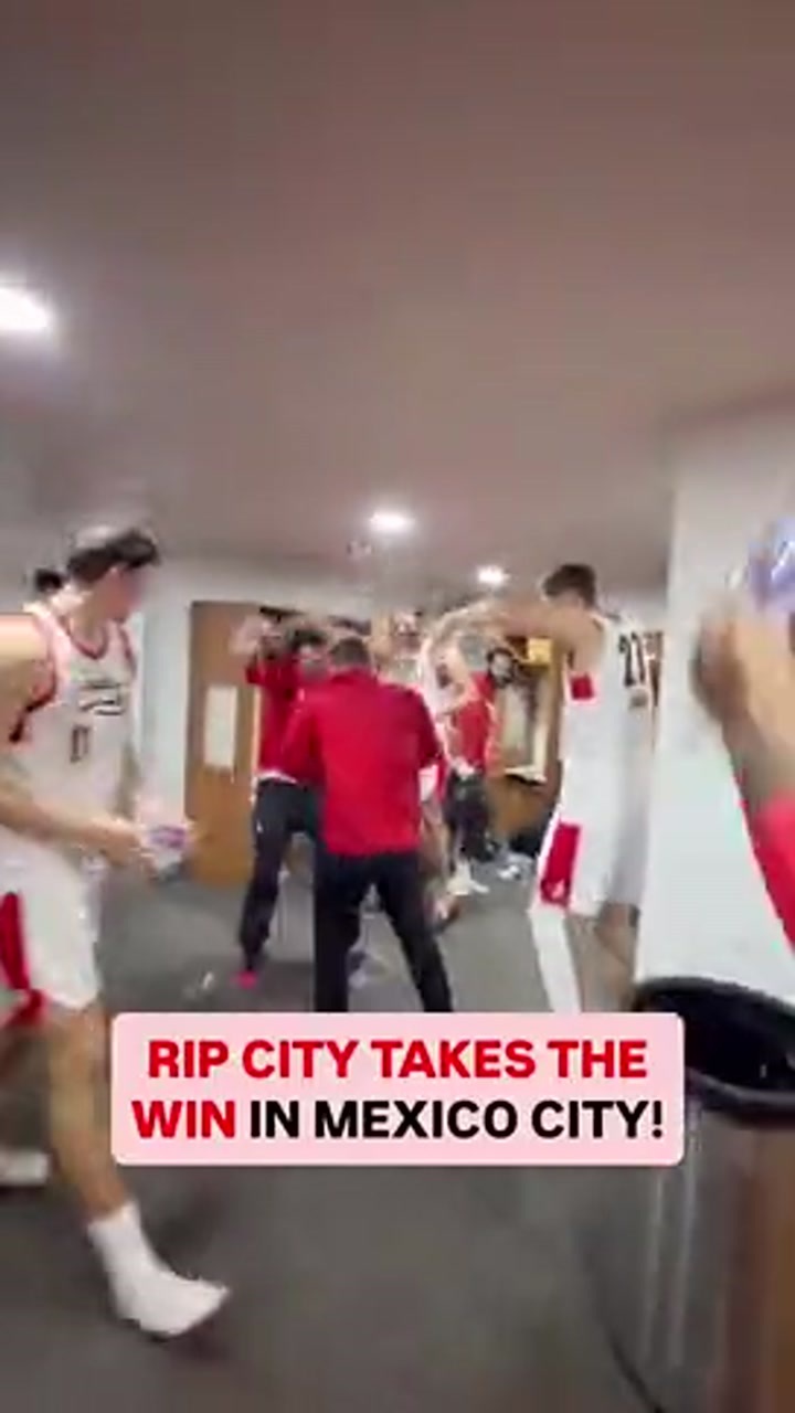 混音黑七成功！赛后队员给主教练疯狂泼水 杨瀚森也动手了