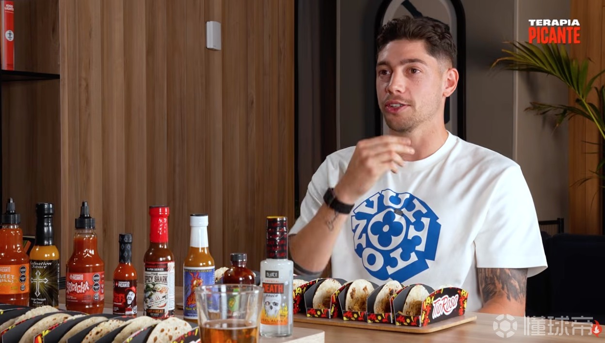 米娜：巴尔韦德睡觉常说梦话，还会突然坐起问我和孩子们是谁