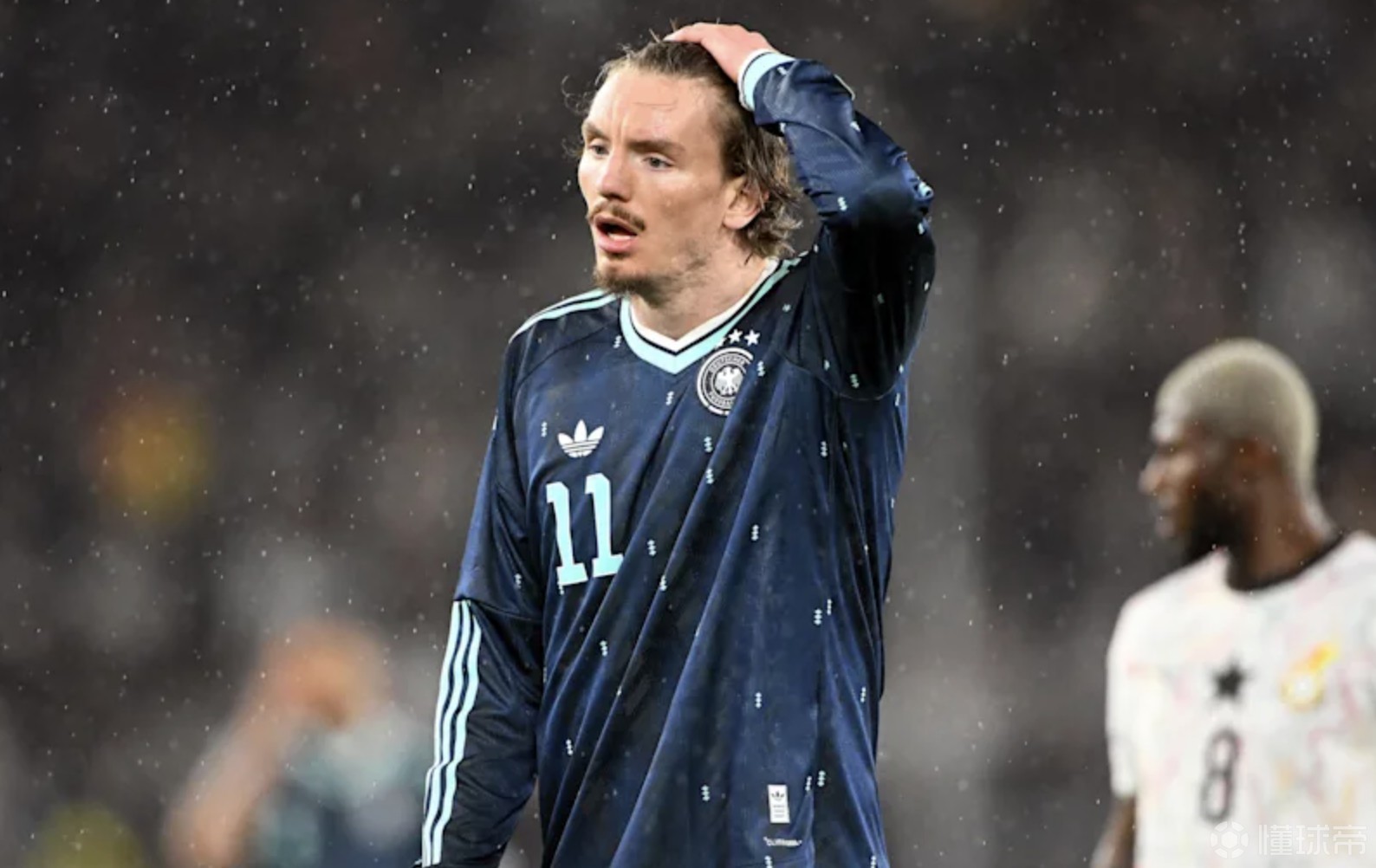 沃尔特马德：现在踢中场无法跟前锋比数据；我状态差？不看球