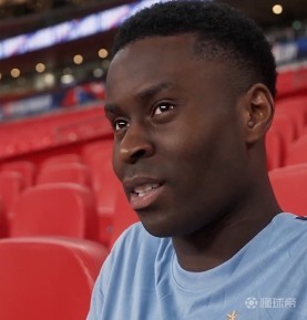 格伊：没想到踢日本会戴上队长袖标，这会是我反复回味的经历